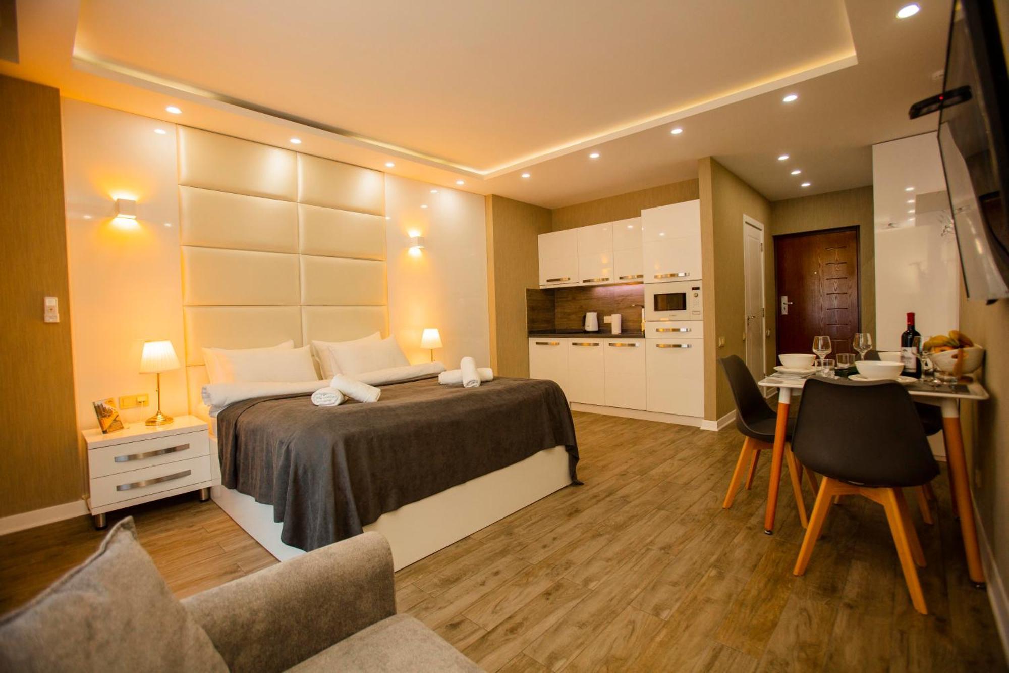 Holiday Premium Apartments Batumi Eksteriør billede