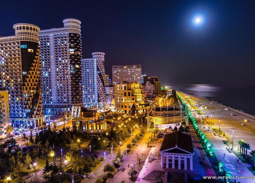 Holiday Premium Apartments Batumi Eksteriør billede